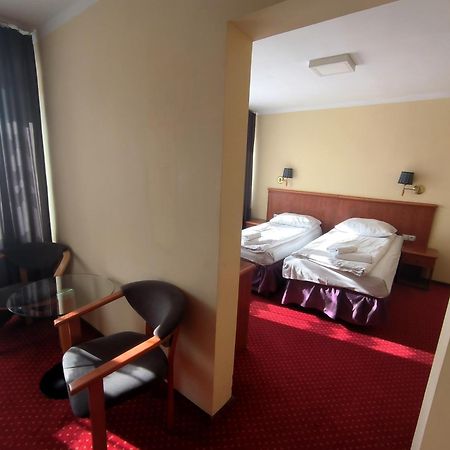 Arkadia Hotel Kielce Bagian luar foto