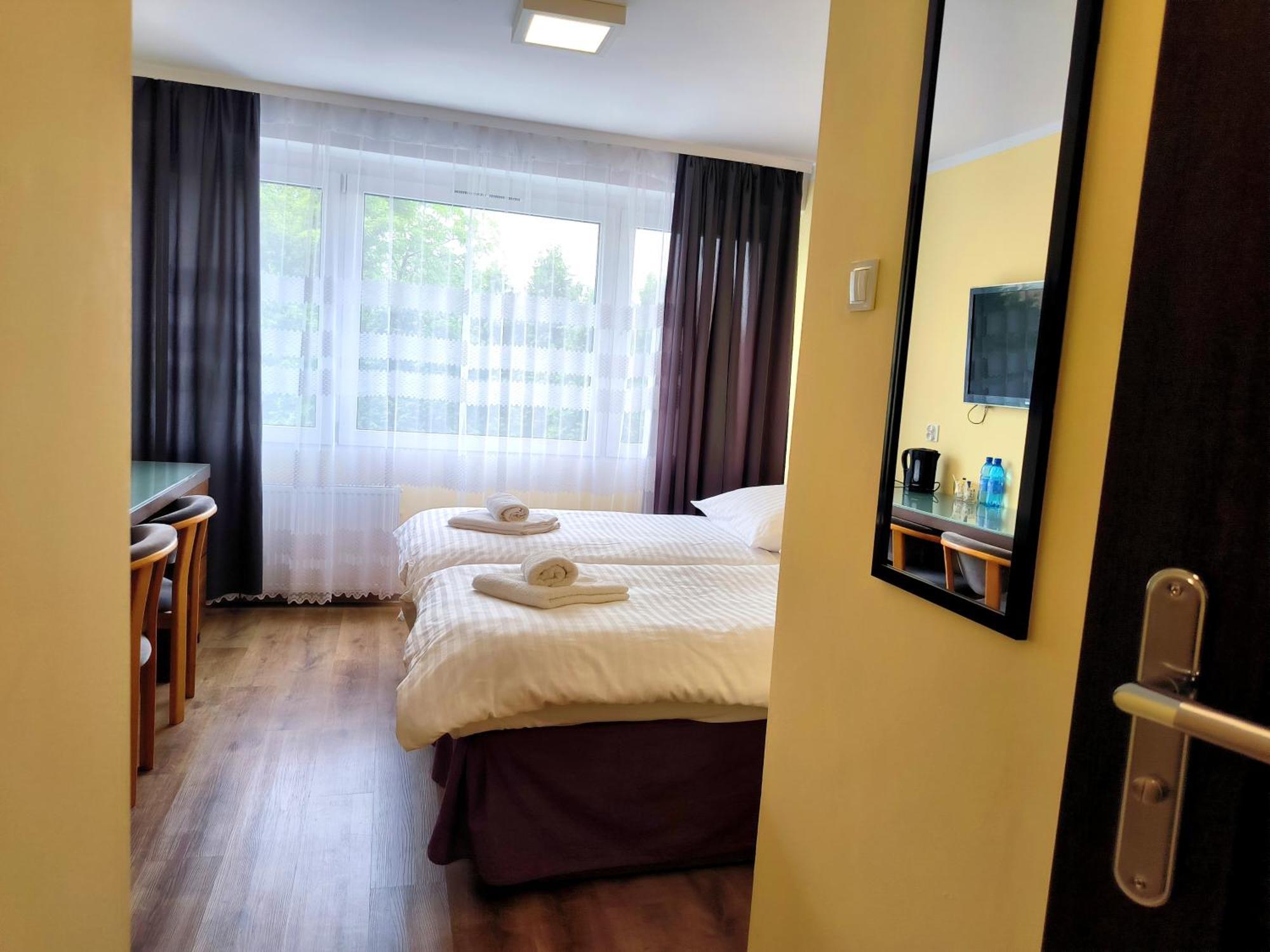 Arkadia Hotel Kielce Bagian luar foto