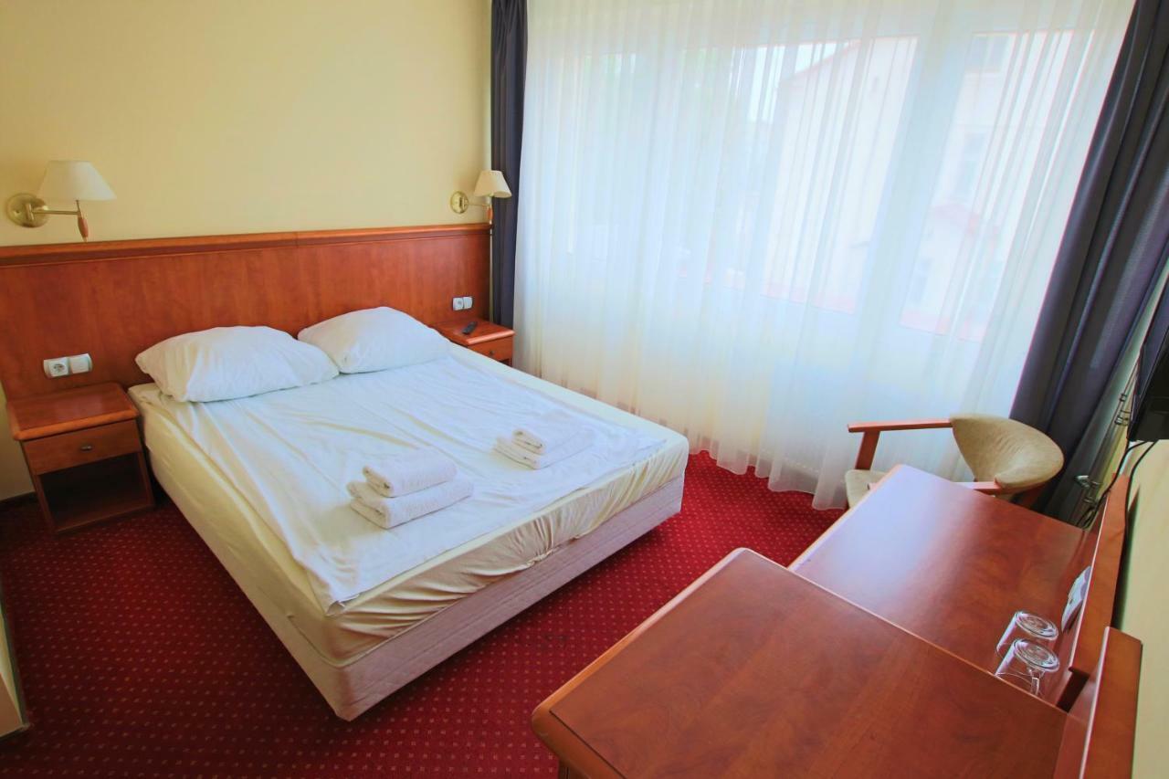 Arkadia Hotel Kielce Bagian luar foto