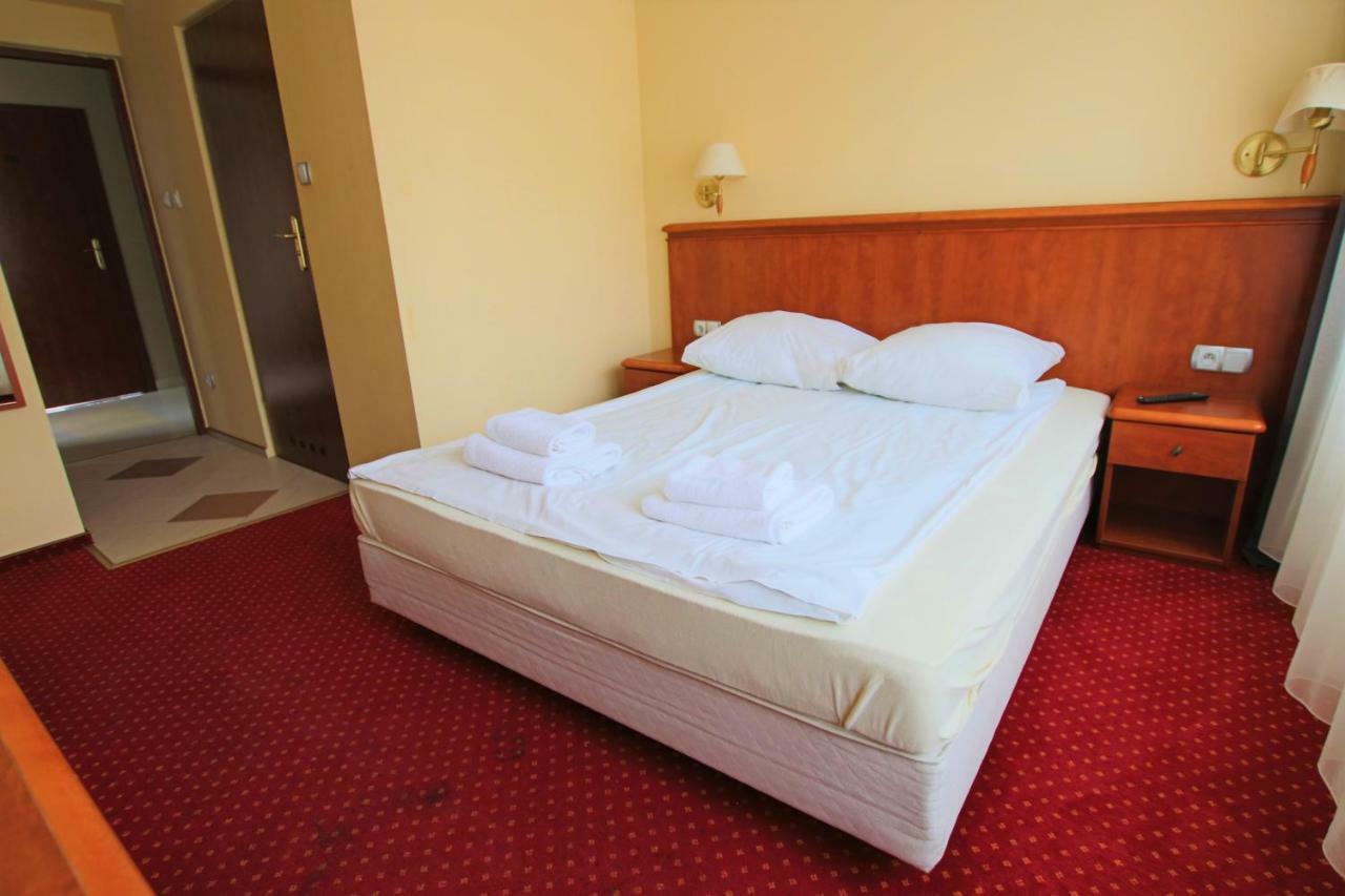 Arkadia Hotel Kielce Bagian luar foto